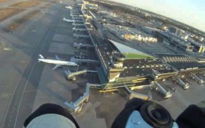 sobrevolar aeropuerto de Helsinki en paramotor