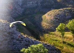 volando en paramotor por los barrancos de Villarubia