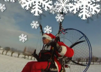 papa noel volando en paramotor