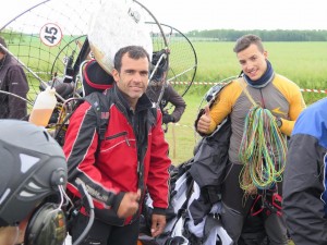 Javier y Victor en Francia 10304500 684989558234081 7441014424714964592 n 300x225 Campeonato de Francia de paramotor 2014.