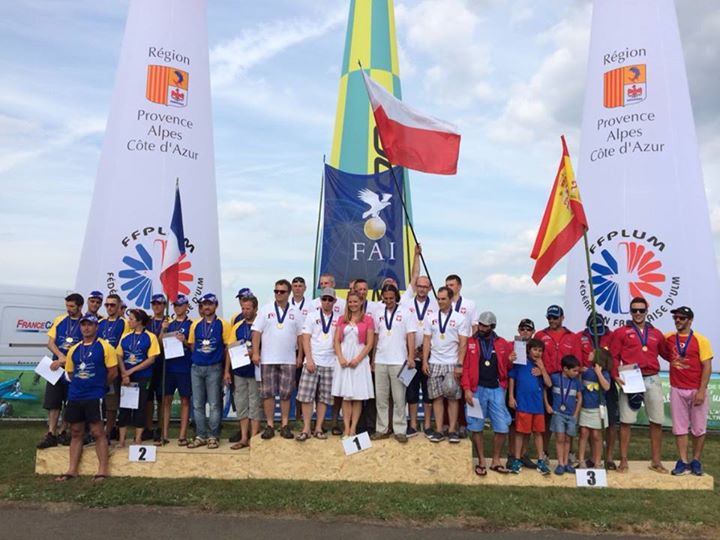 Campeonato Europeo de Slalom 10522557 10152591939314571 1677661792316616848 n Medalla de bronce para el Equipo Español de Slalom Paramotor.