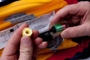 Como revisar el chaleco volarenparamotor. etapea6h300w450 300x200 ¿Cómo revisar el chaleco salvavidas?