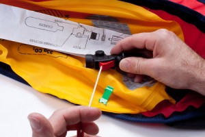 Como revisar el chaleco volarenparamotor. etapea7h300w450 300x200 ¿Cómo revisar el chaleco salvavidas?