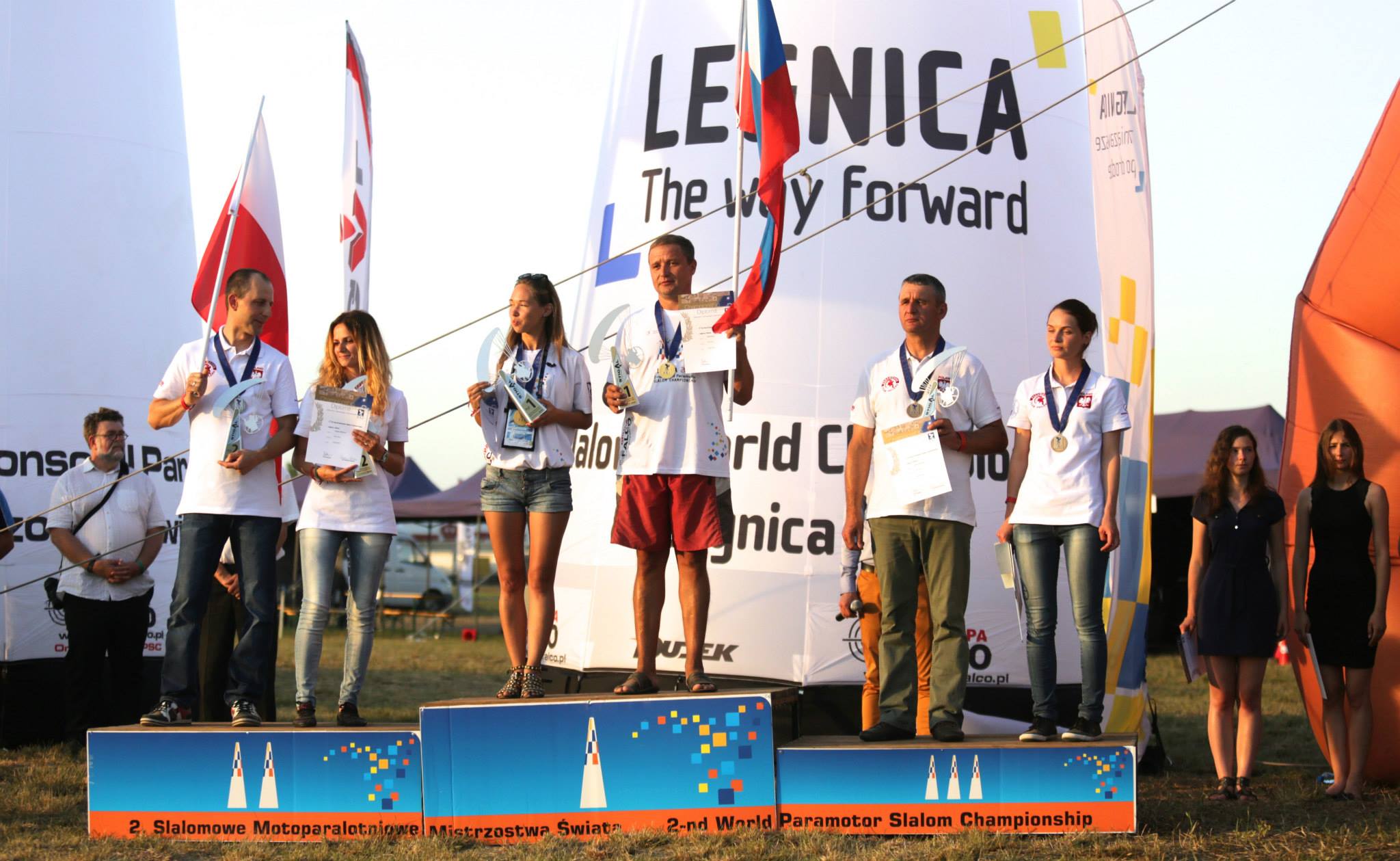 Podium Mundial Paramotor Slalom 2015 11217600 625390314264245 8654832384118990958 o1 Campeonato del Mundo de Slalom 2015.
