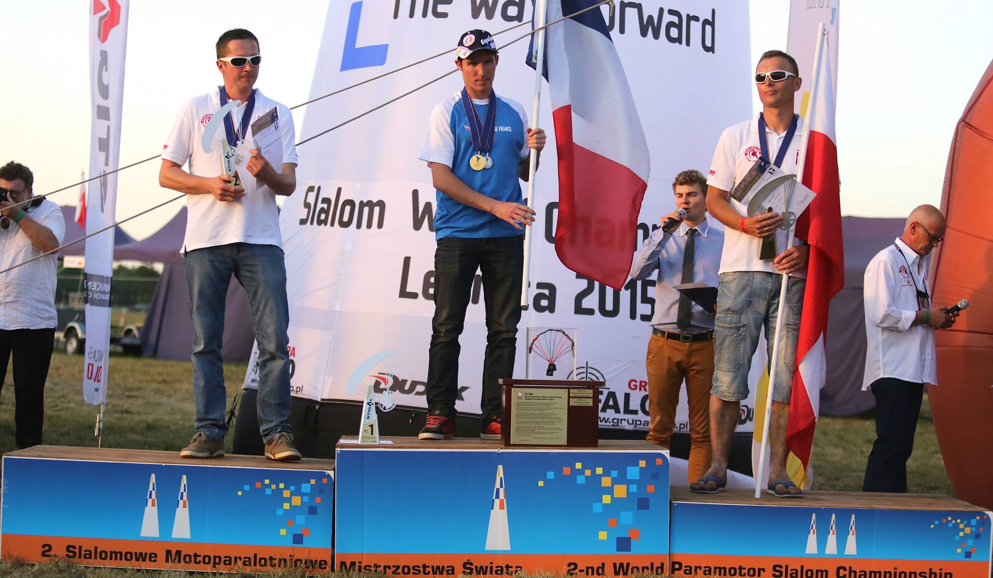 Podium Mundial Slalom paramotor 2015 11709921 625390860930857 4647569206227825848 o Campeonato del Mundo de Slalom 2015.