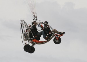 Paratrike Silent Twin. carritos 14 300x215 Primera edición de la Mondial Air de Paramotor.