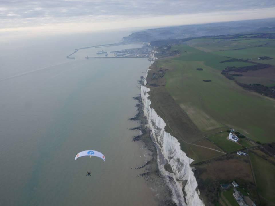 El cisne humano de WWT (Sacha Dench) paramotor. 15319238 379396509059497 403789182897751113 n La primera piloto de paramotor en cruzar el Canal de la Mancha.