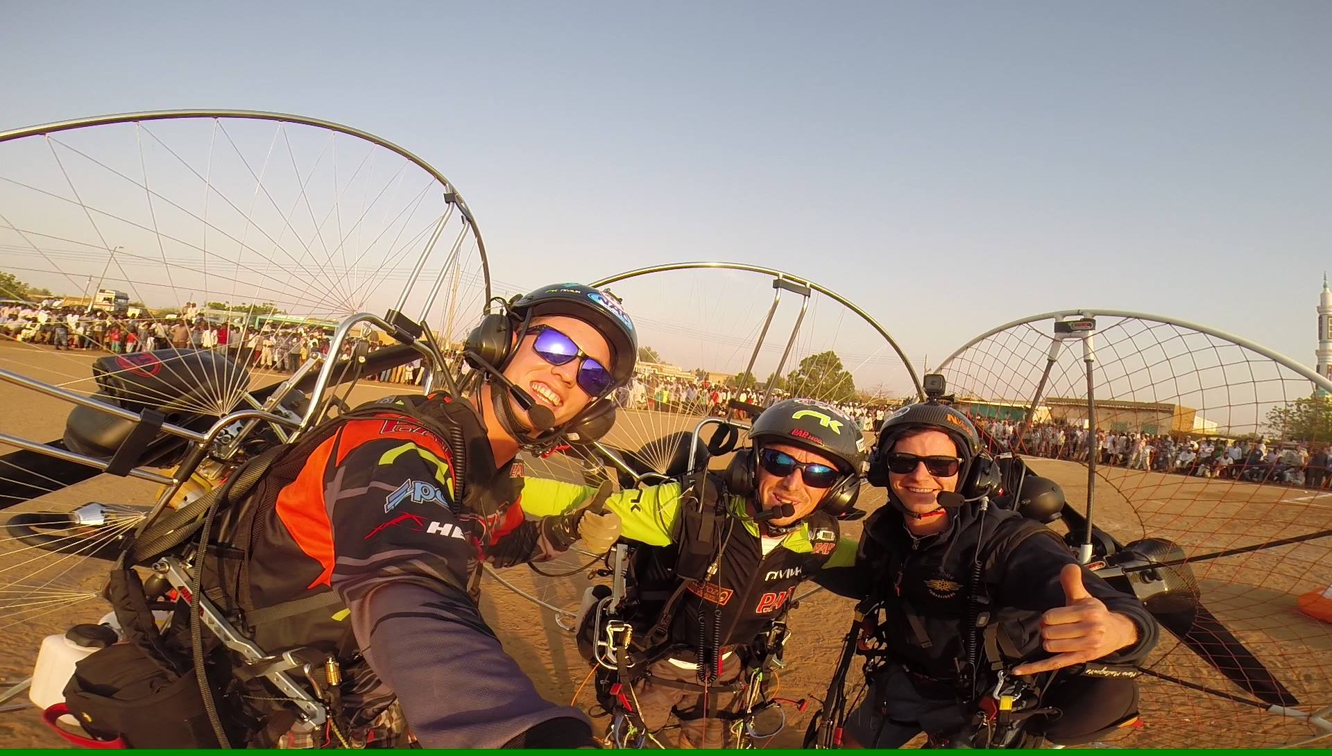 Ramon Morillas, Nicolas Aubert y Manuel Tejeiro en Sudán. 16179178 1372641996108893 7975217943804603413 o Tres paramotores conquistan los cielos de Sudán.